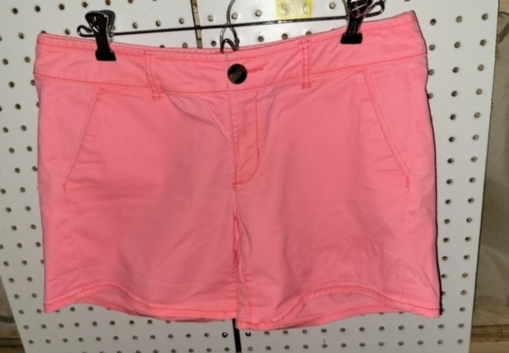 American Eagle Outfitters midi stretch size 4 pink shorts